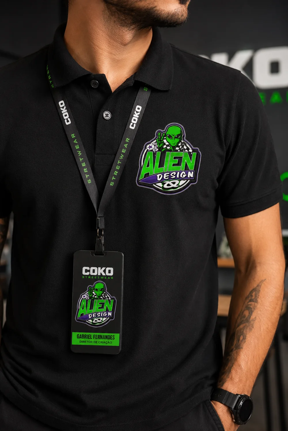 Uniforme e crach&aacute; Alien Design